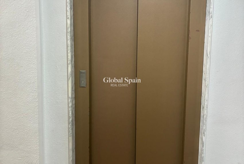 Wiederverkauf - WOHNUNG -
TORREVIEJA - Center