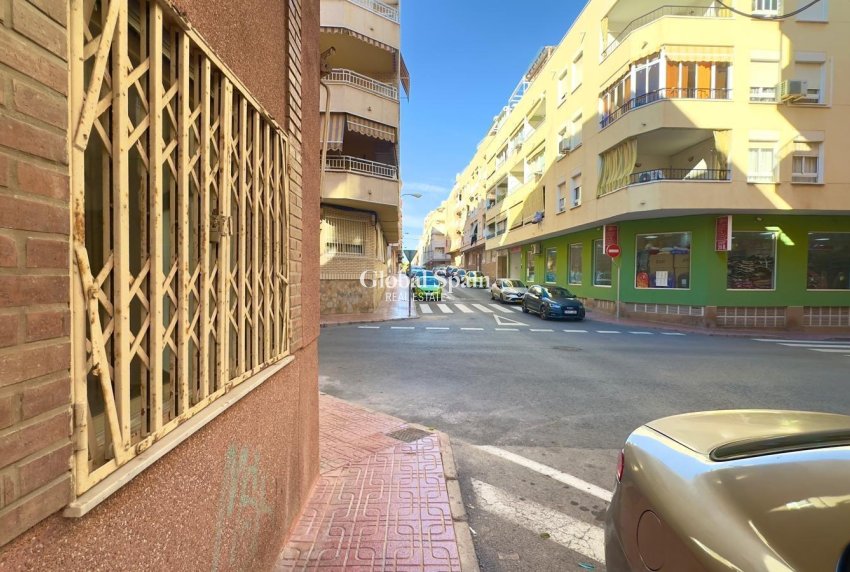 Wiederverkauf - WOHNUNG -
TORREVIEJA - Center