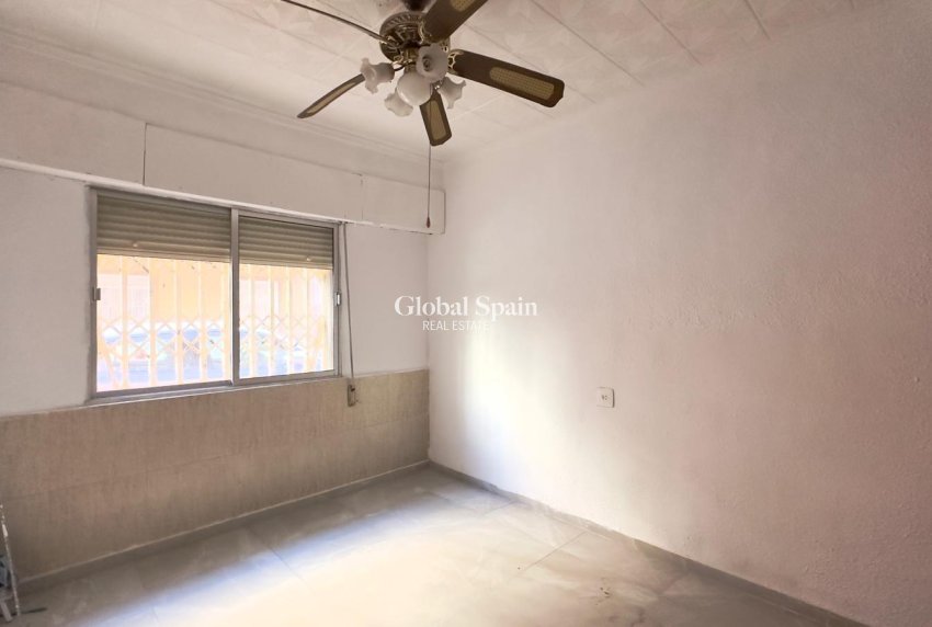 Wiederverkauf - WOHNUNG -
TORREVIEJA - Center