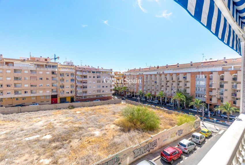 Wiederverkauf - WOHNUNG -
TORREVIEJA - Center