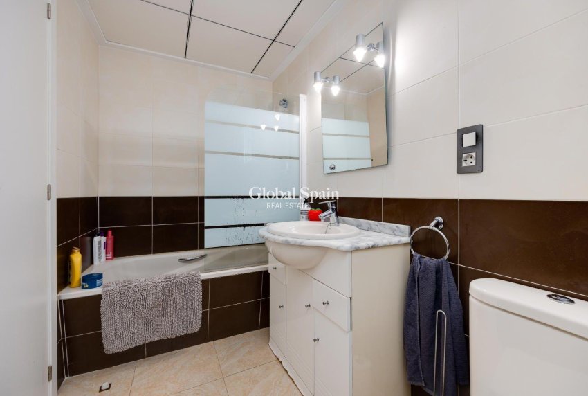 Wiederverkauf - WOHNUNG -
TORREVIEJA - Center