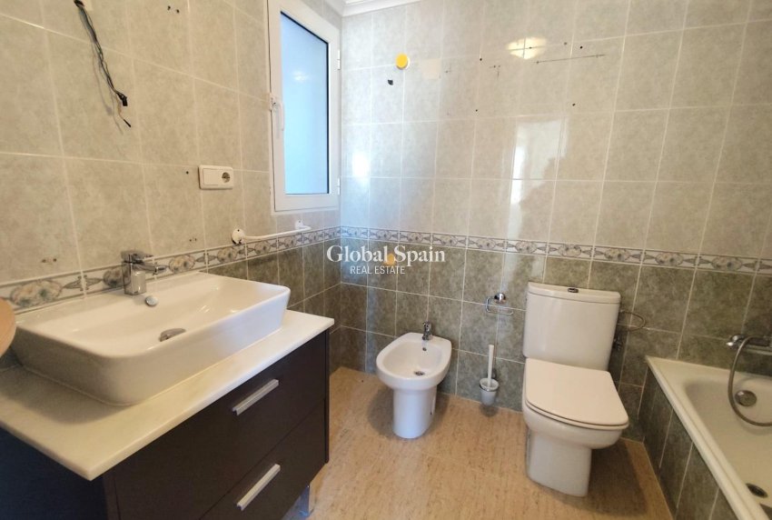 Wiederverkauf - WOHNUNG -
TORREVIEJA - Center