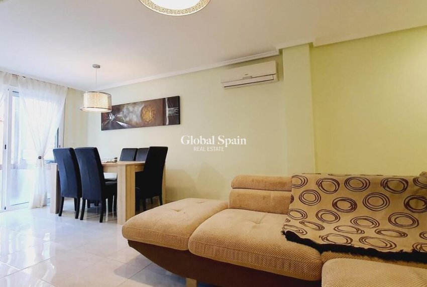 Wiederverkauf - WOHNUNG -
TORREVIEJA - Center