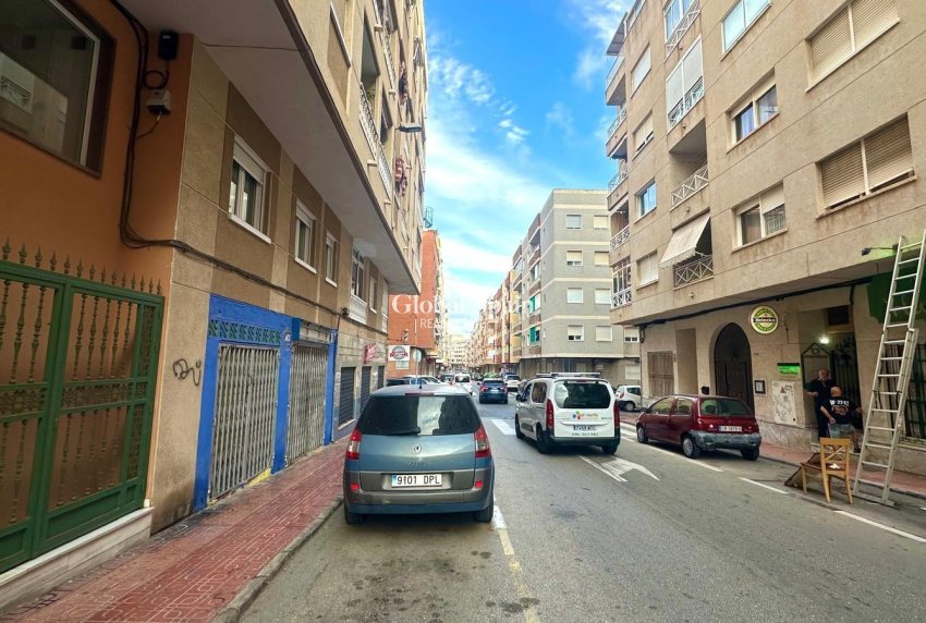 Wiederverkauf - WOHNUNG -
TORREVIEJA - Center