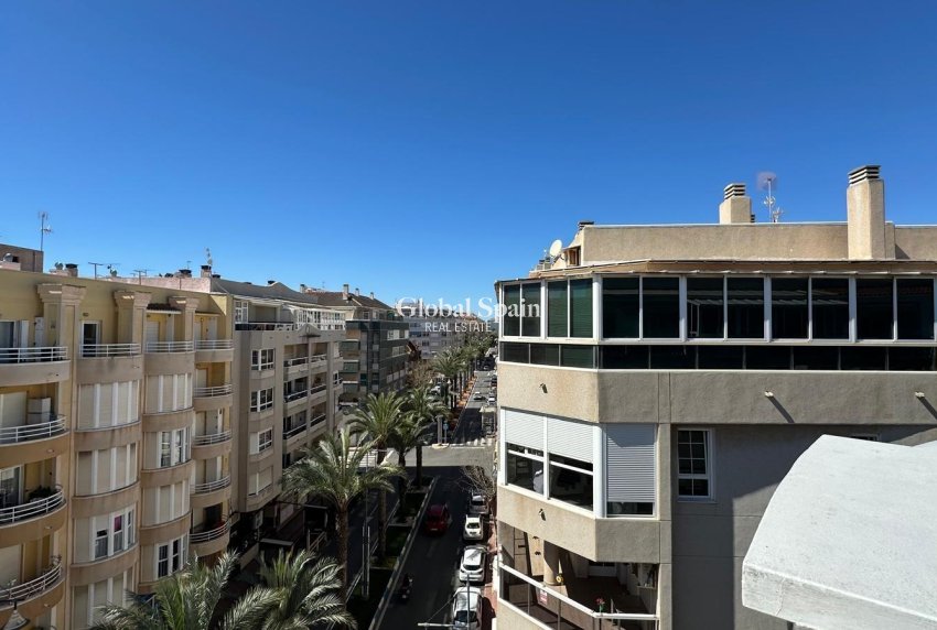 Wiederverkauf - WOHNUNG -
TORREVIEJA - Center