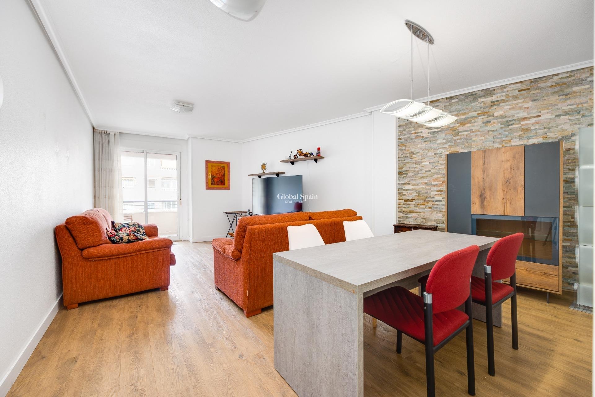 Wiederverkauf - WOHNUNG -
TORREVIEJA - Center