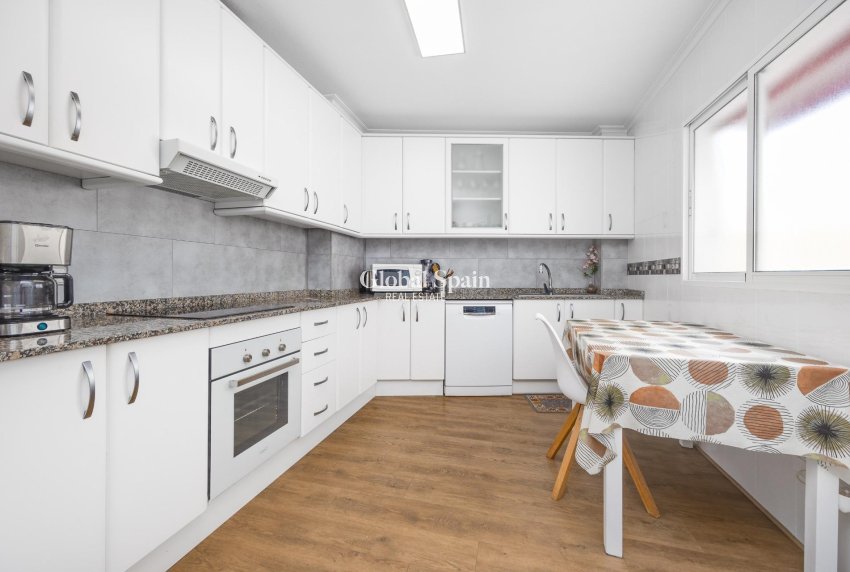 Wiederverkauf - WOHNUNG -
TORREVIEJA - Center