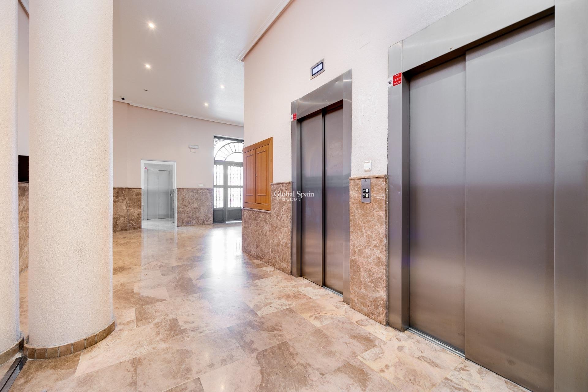 Wiederverkauf - WOHNUNG -
TORREVIEJA - Center