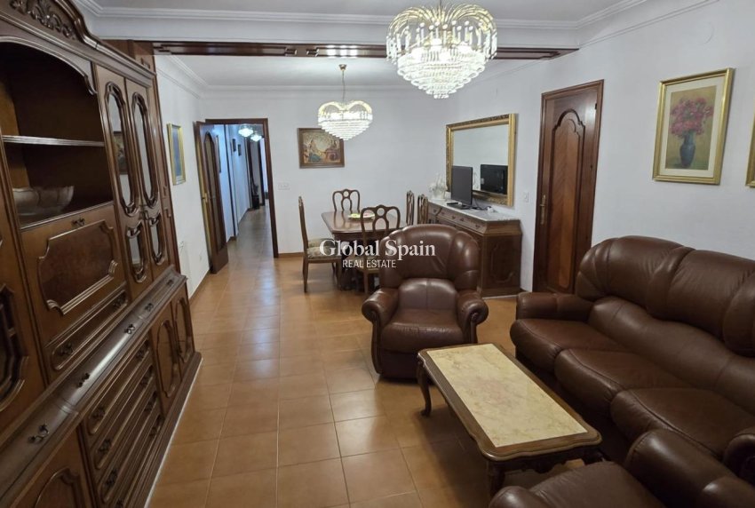 Wiederverkauf - WOHNUNG -
TORREVIEJA - Center