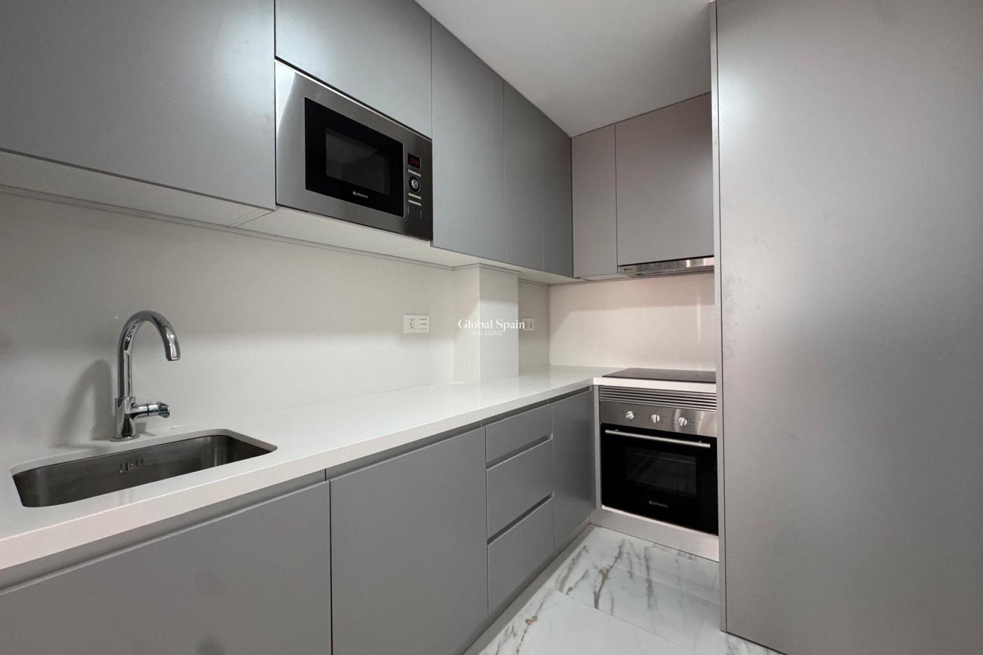 Wiederverkauf - WOHNUNG -
TORREVIEJA - Center