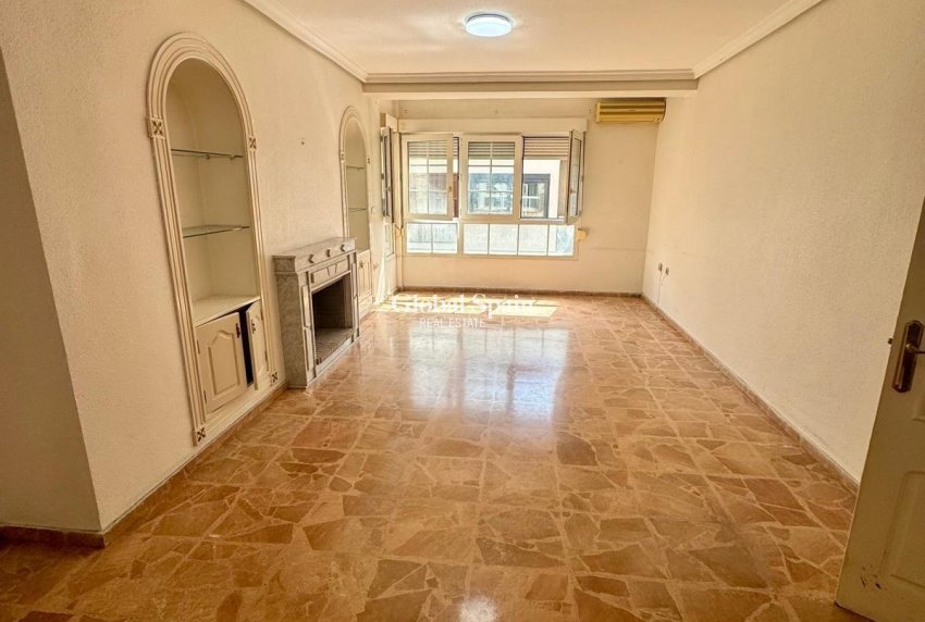 Wiederverkauf - WOHNUNG -
TORREVIEJA - Center