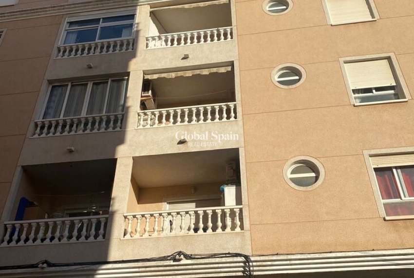 Wiederverkauf - WOHNUNG -
TORREVIEJA - Center