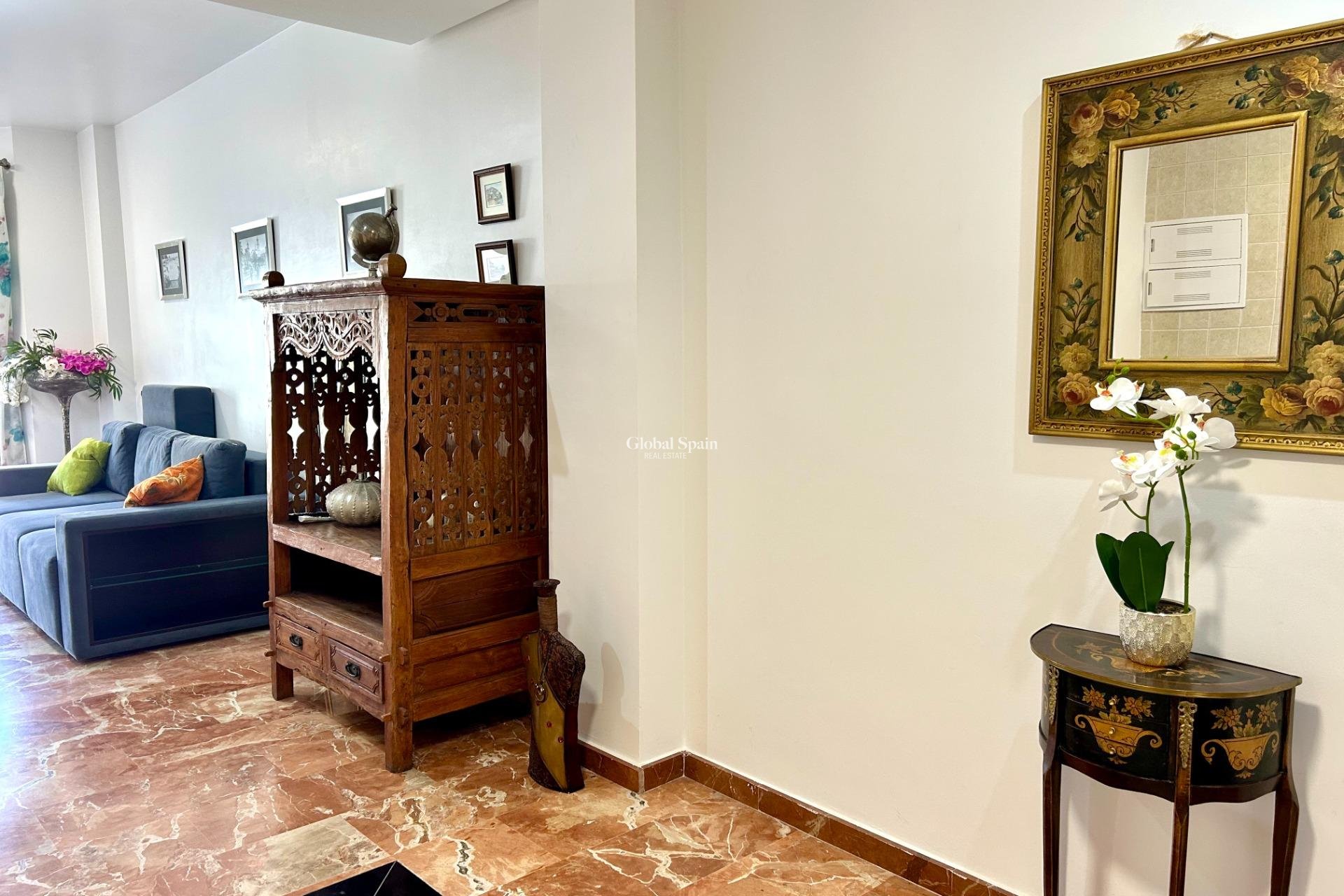 Wiederverkauf - WOHNUNG -
TORREVIEJA - Center