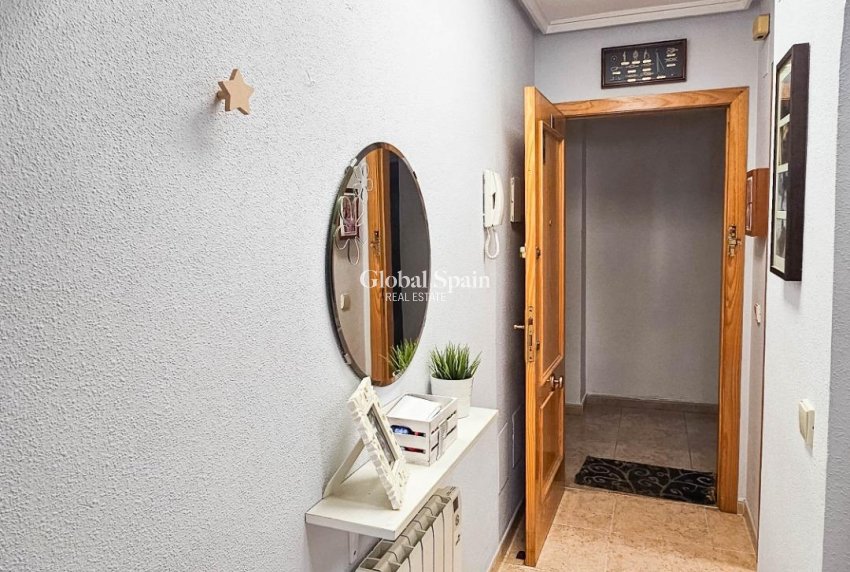 Wiederverkauf - WOHNUNG -
TORREVIEJA - Center