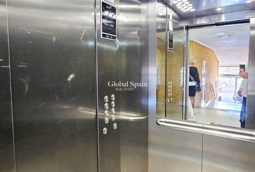 Wiederverkauf - WOHNUNG -
TORREVIEJA - Center