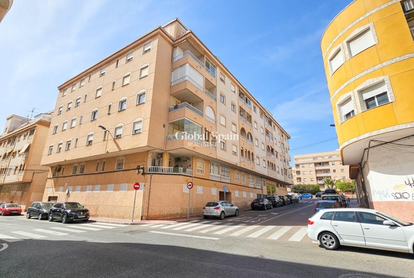 Wiederverkauf - WOHNUNG -
TORREVIEJA - Center