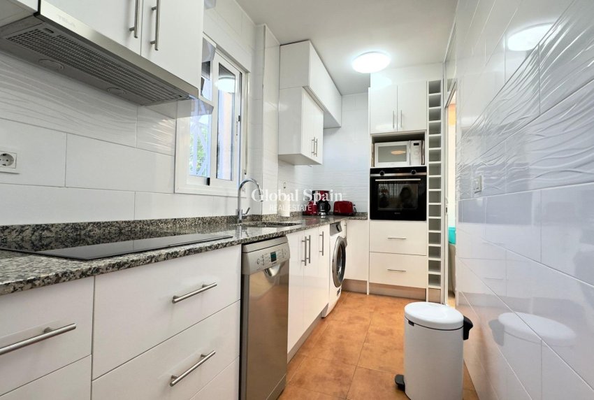 Wiederverkauf - WOHNUNG -
TORREVIEJA - Center