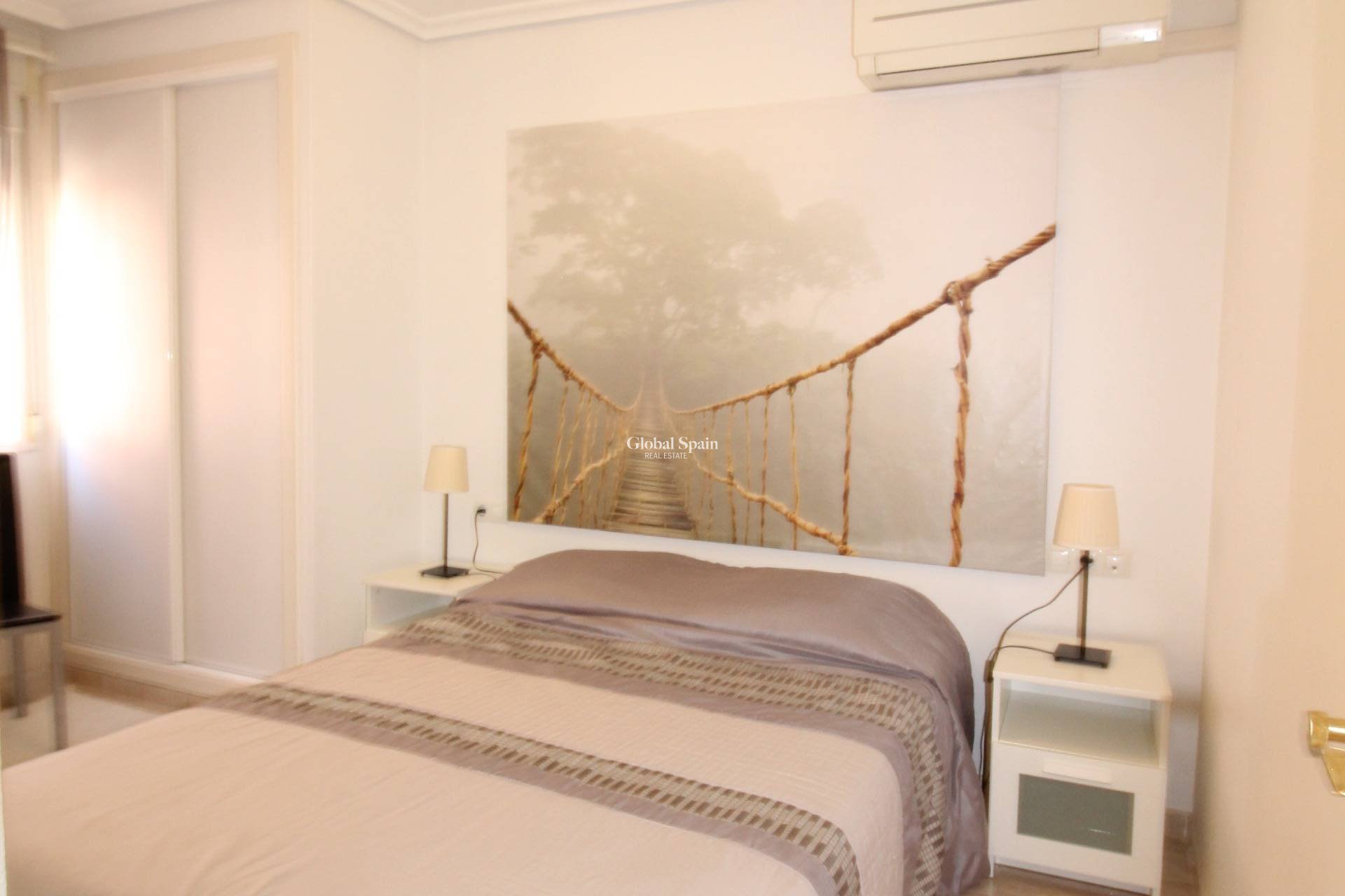 Wiederverkauf - WOHNUNG -
TORREVIEJA - Center