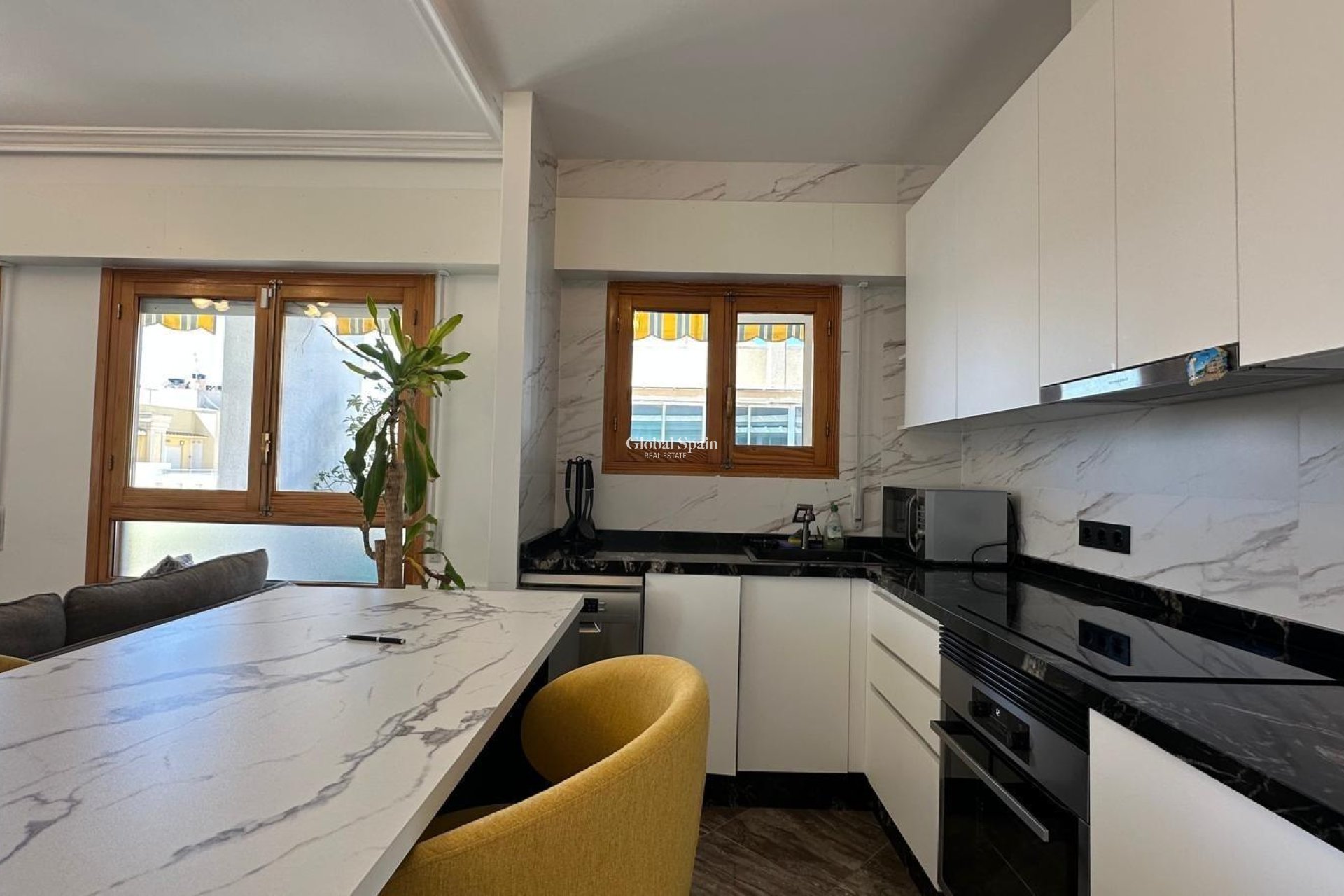 Wiederverkauf - WOHNUNG -
TORREVIEJA - Center