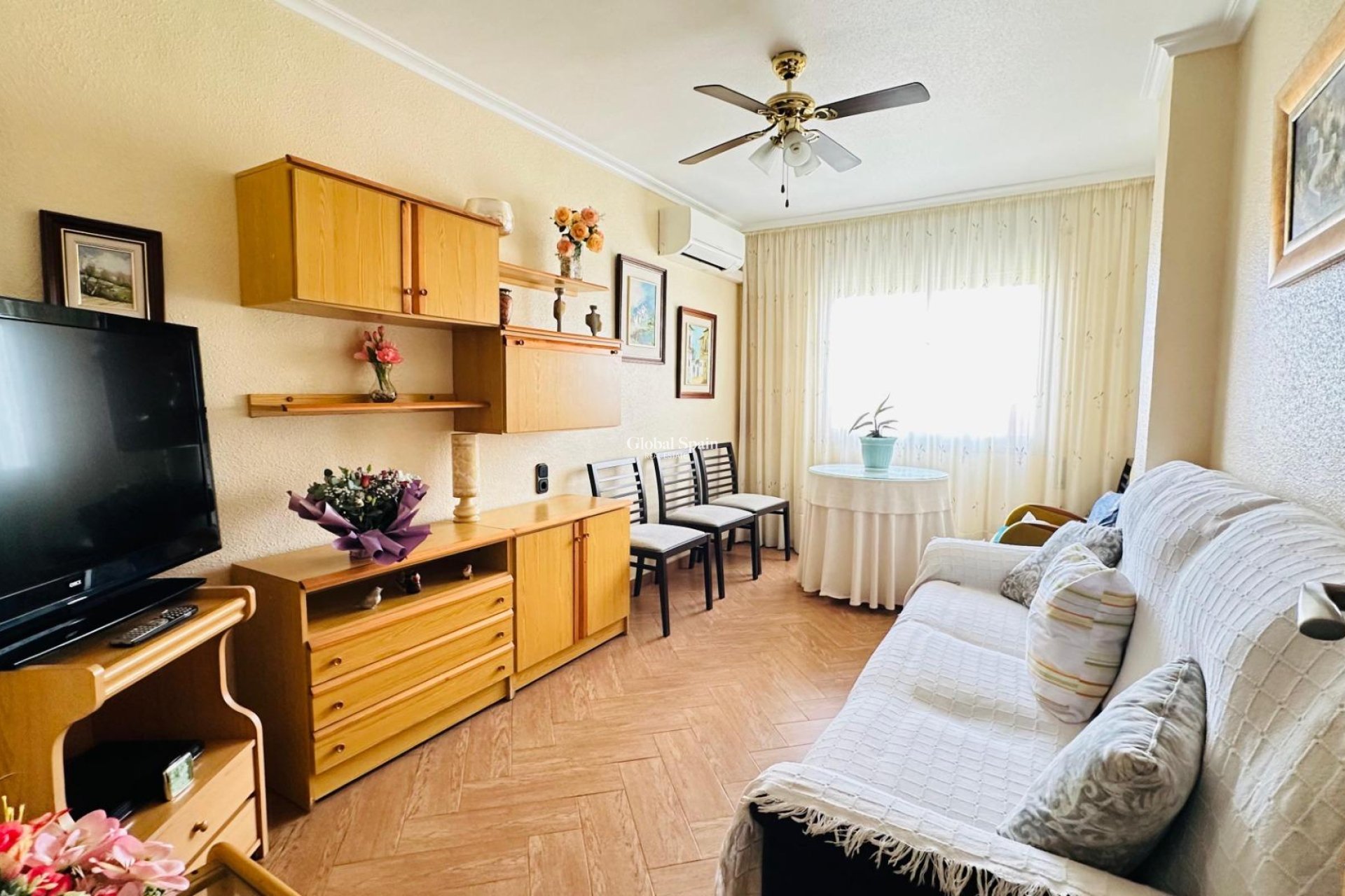 Wiederverkauf - WOHNUNG -
TORREVIEJA - Center