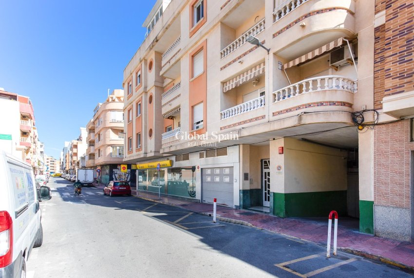 Wiederverkauf - WOHNUNG -
TORREVIEJA - Center