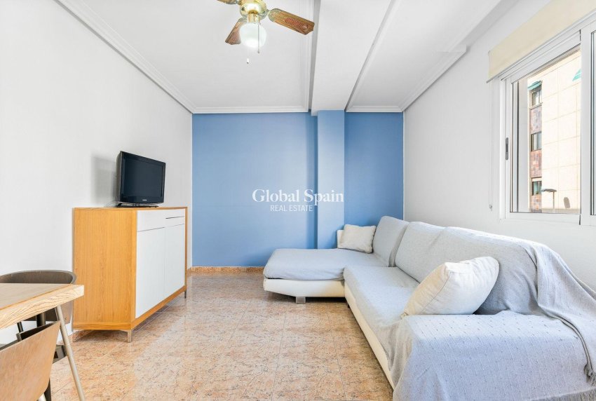 Wiederverkauf - WOHNUNG -
TORREVIEJA - Center