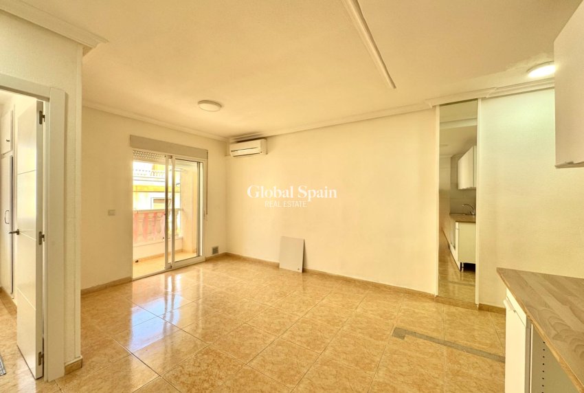 Wiederverkauf - WOHNUNG -
TORREVIEJA - Center