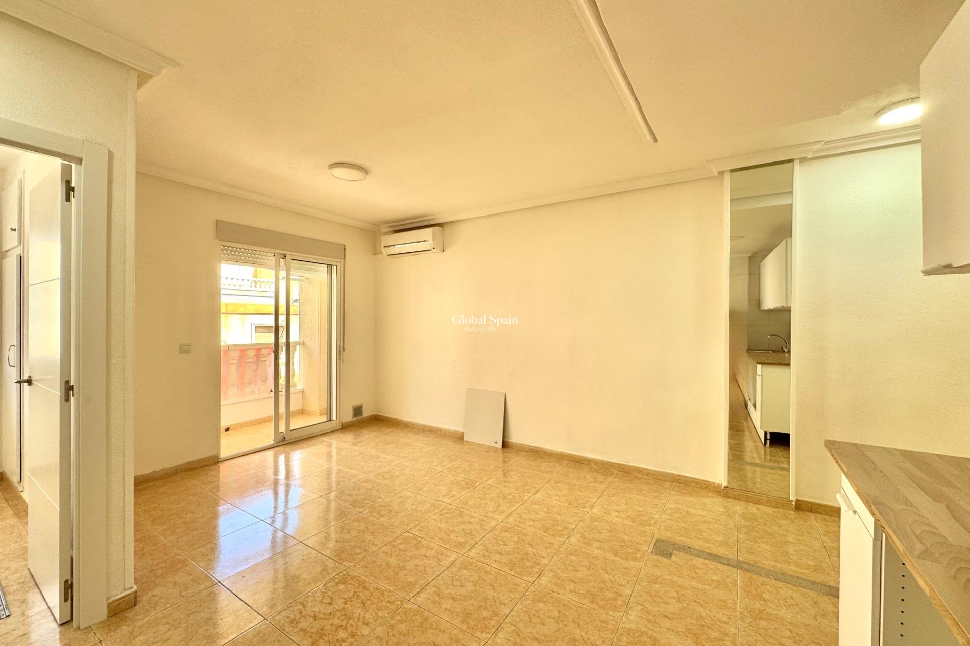 Wiederverkauf - WOHNUNG -
TORREVIEJA - Center
