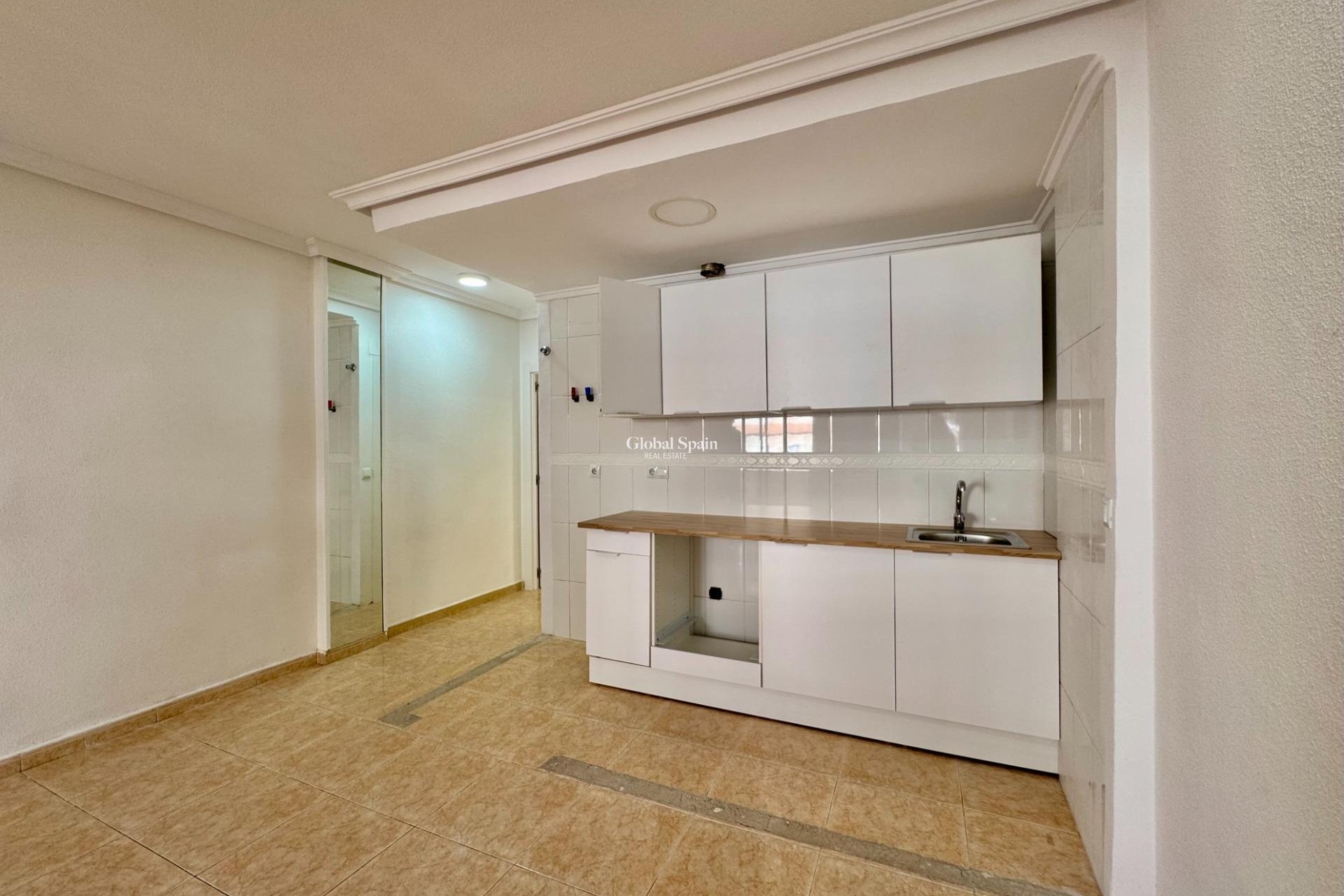 Wiederverkauf - WOHNUNG -
TORREVIEJA - Center