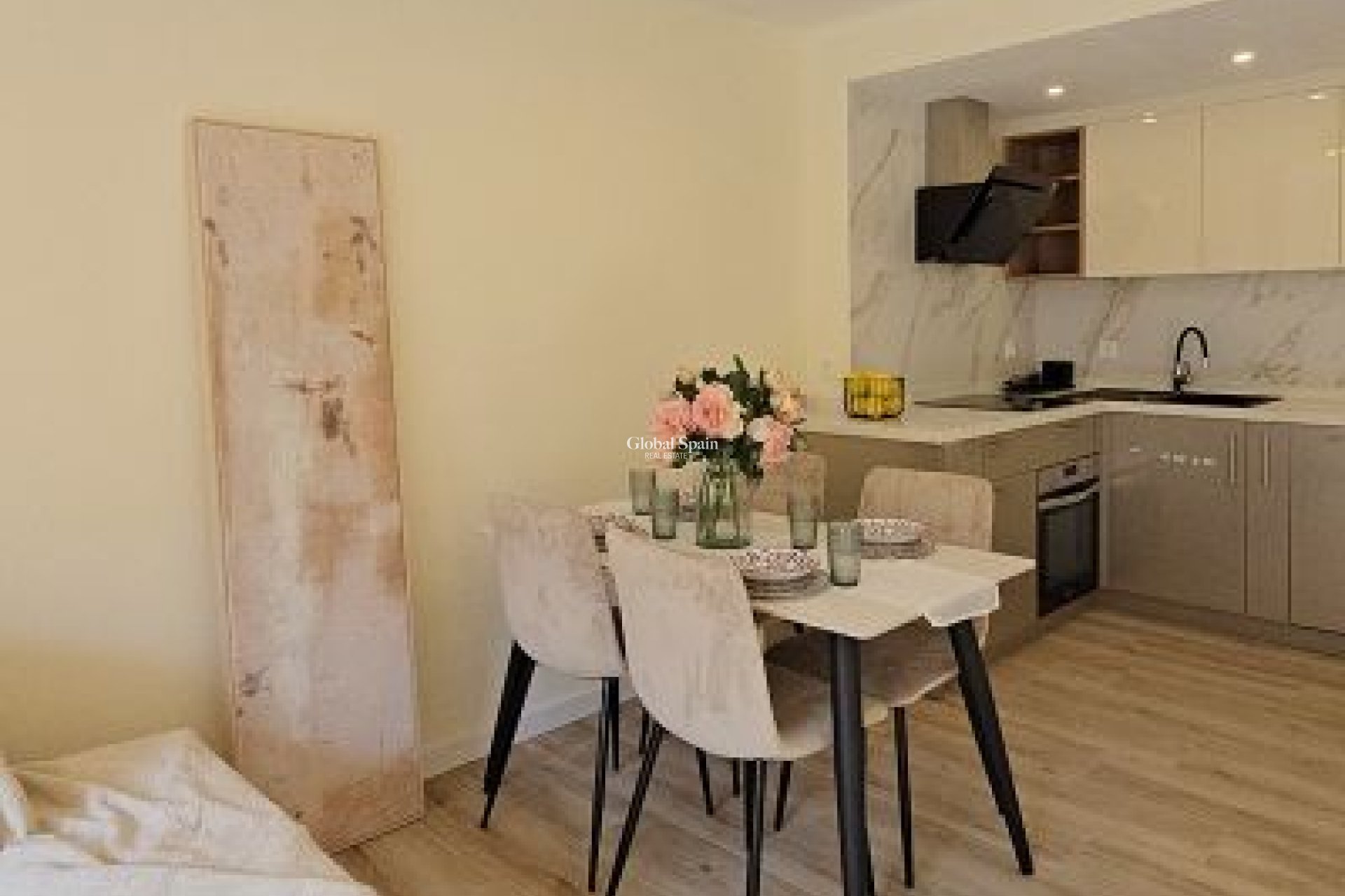 Wiederverkauf - WOHNUNG -
TORREVIEJA - Center