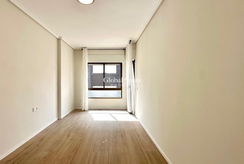 Wiederverkauf - WOHNUNG -
TORREVIEJA - Center