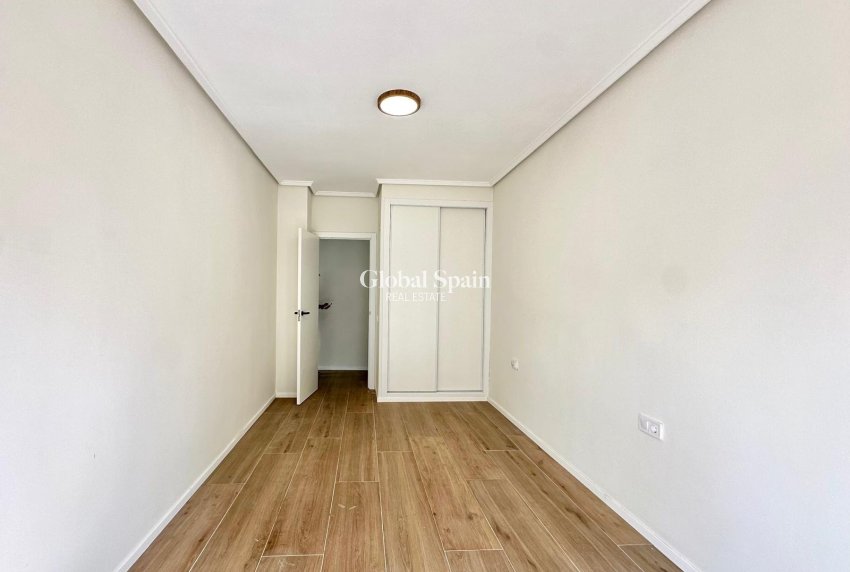 Wiederverkauf - WOHNUNG -
TORREVIEJA - Center