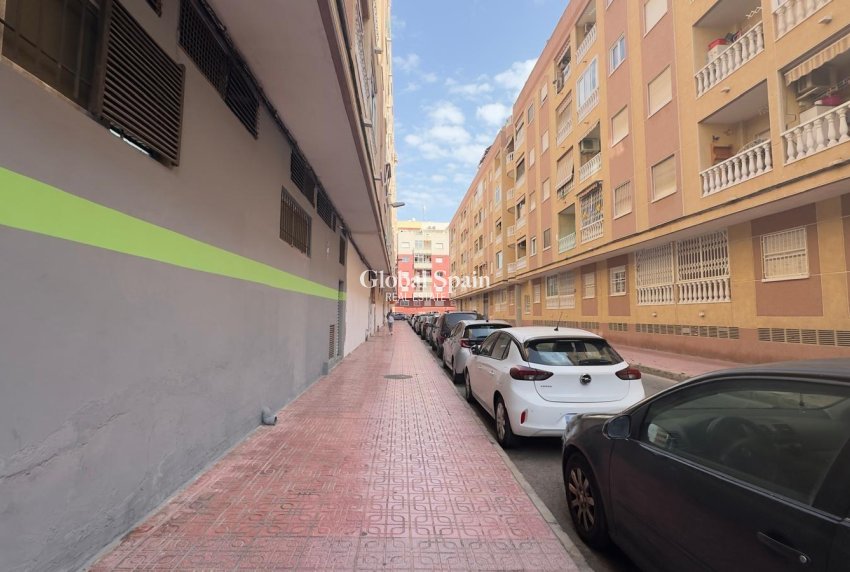Wiederverkauf - WOHNUNG -
TORREVIEJA - Center