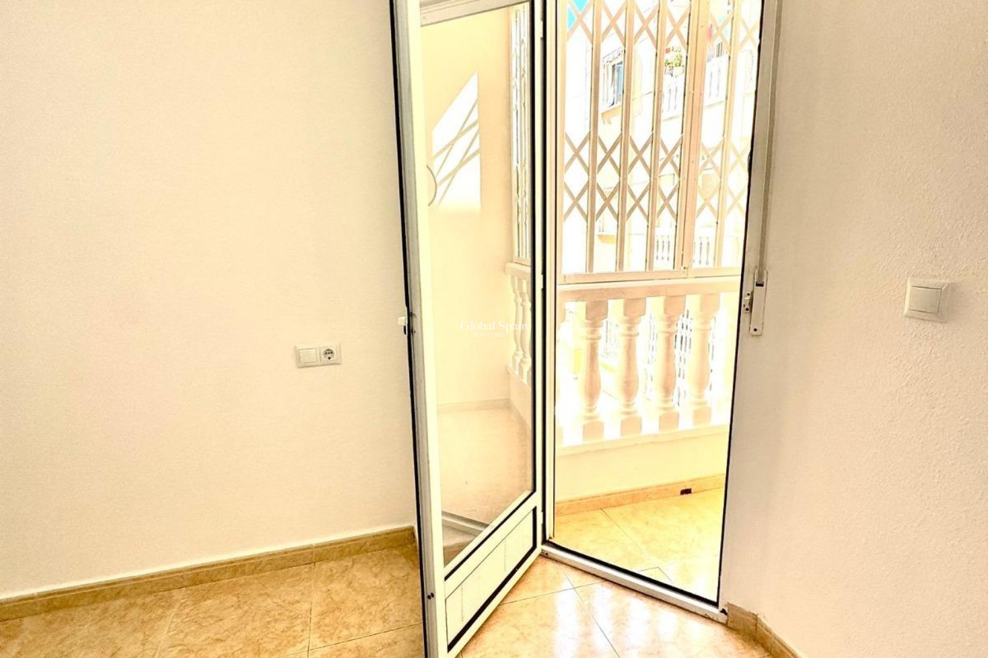 Wiederverkauf - WOHNUNG -
TORREVIEJA - Center