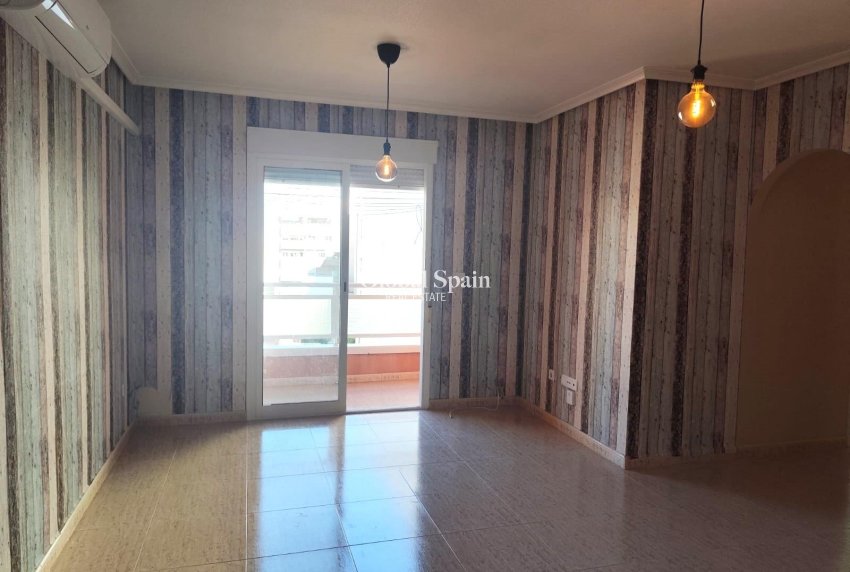 Wiederverkauf - WOHNUNG -
TORREVIEJA - Center
