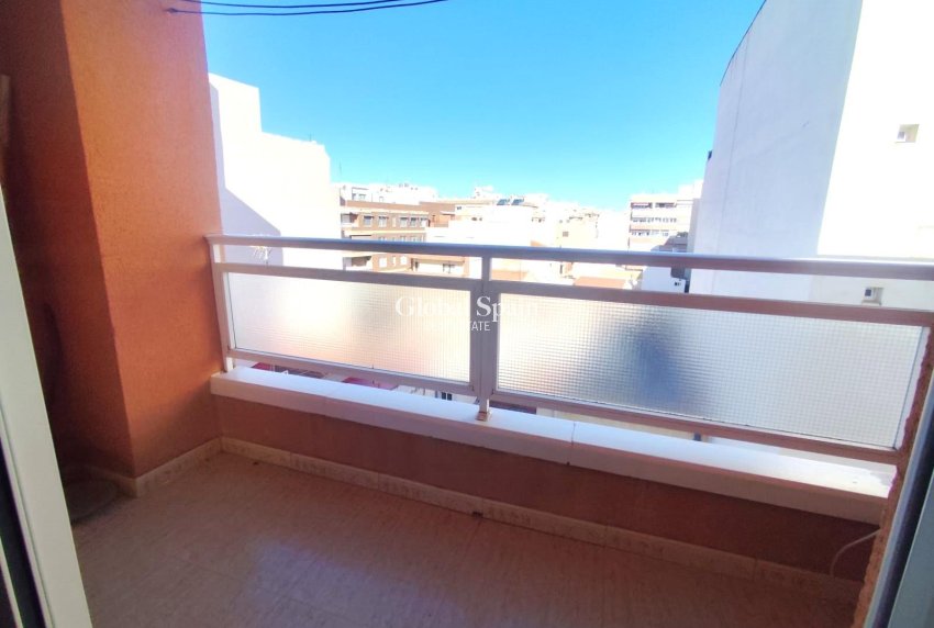 Wiederverkauf - WOHNUNG -
TORREVIEJA - Center