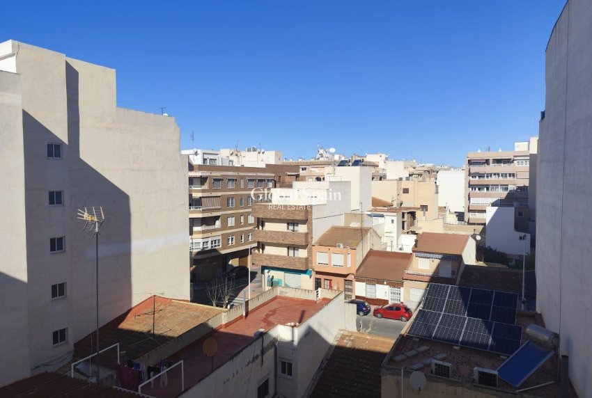 Wiederverkauf - WOHNUNG -
TORREVIEJA - Center