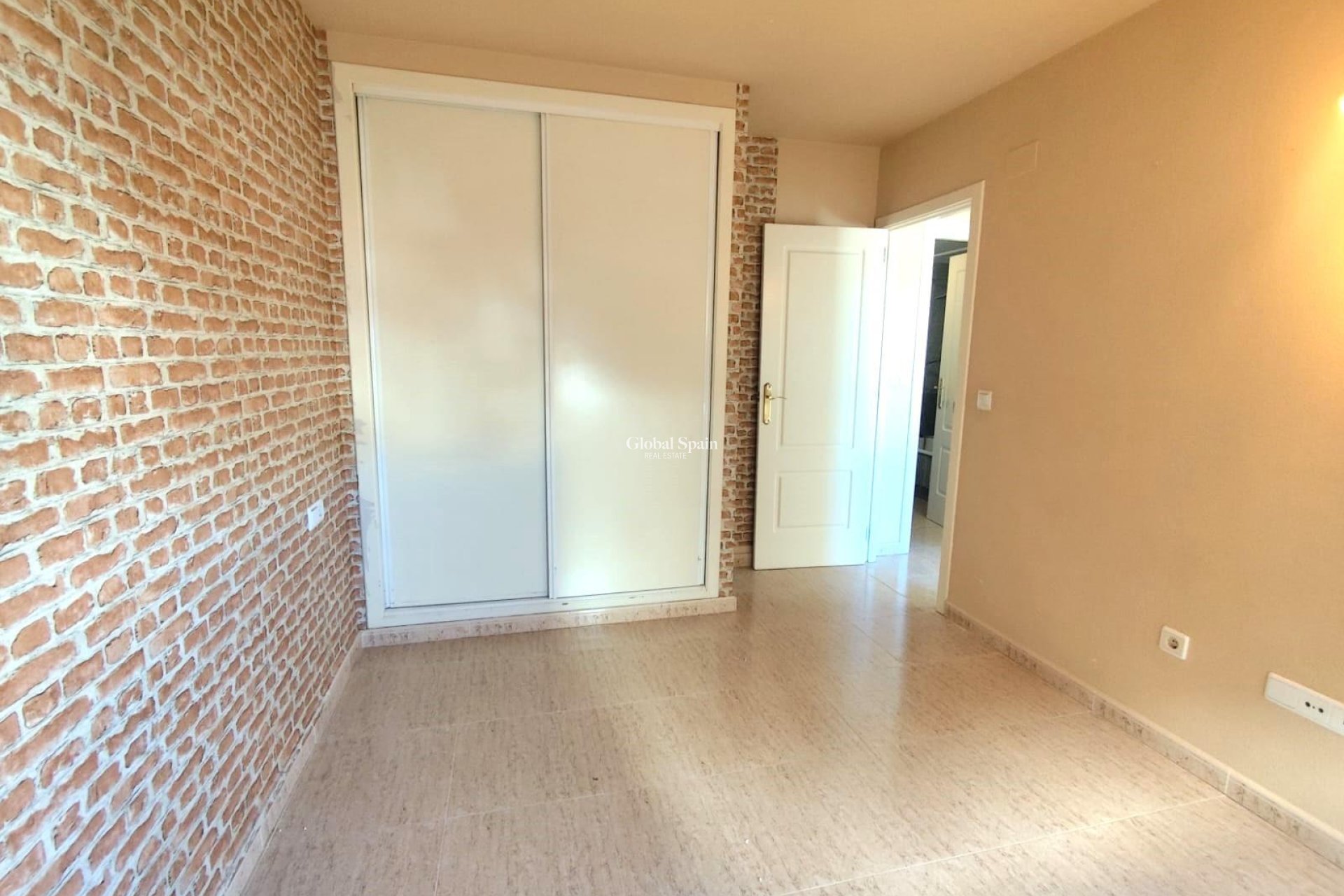 Wiederverkauf - WOHNUNG -
TORREVIEJA - Center