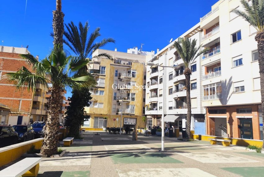 Wiederverkauf - WOHNUNG -
TORREVIEJA - Center