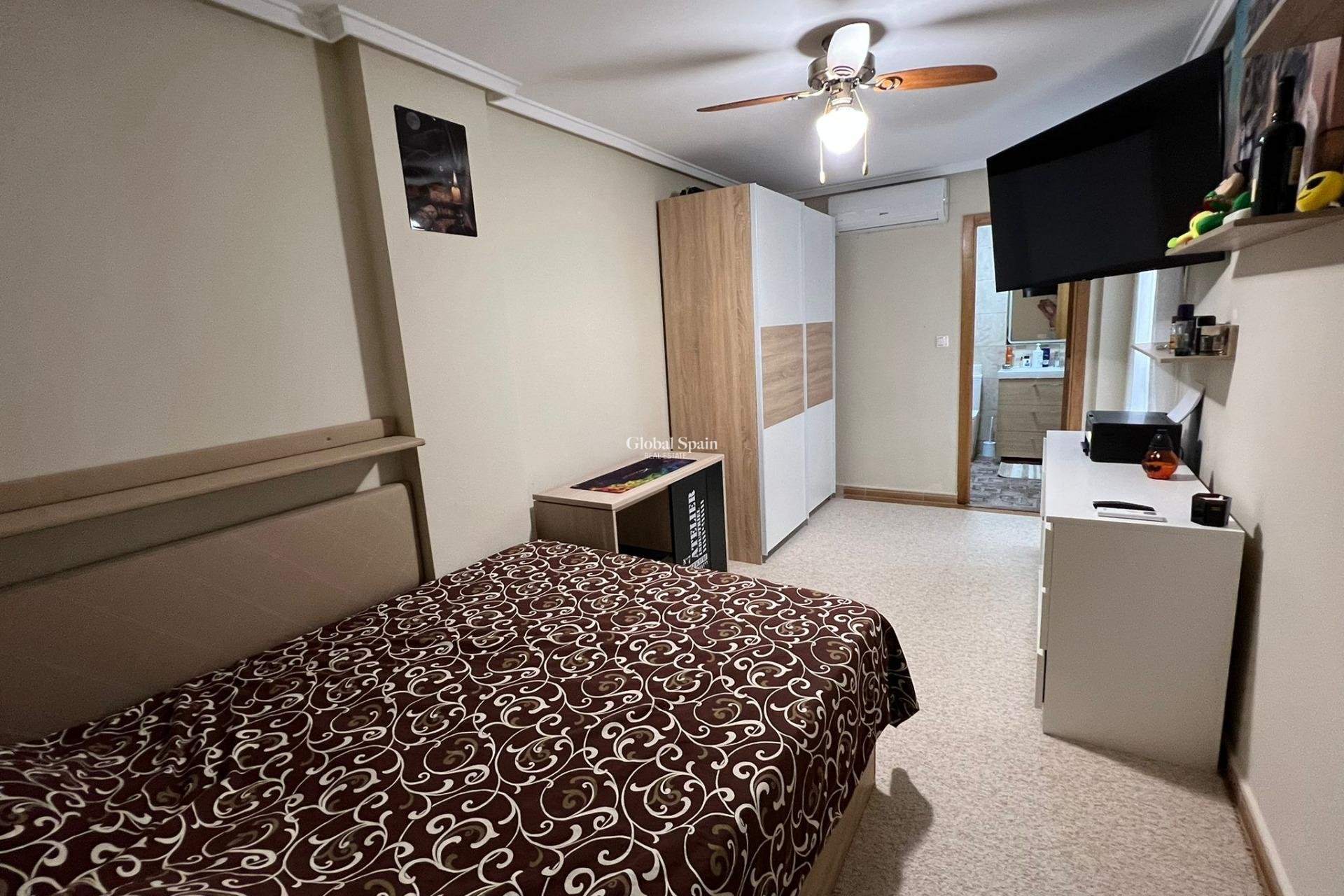 Wiederverkauf - WOHNUNG -
TORREVIEJA - Center