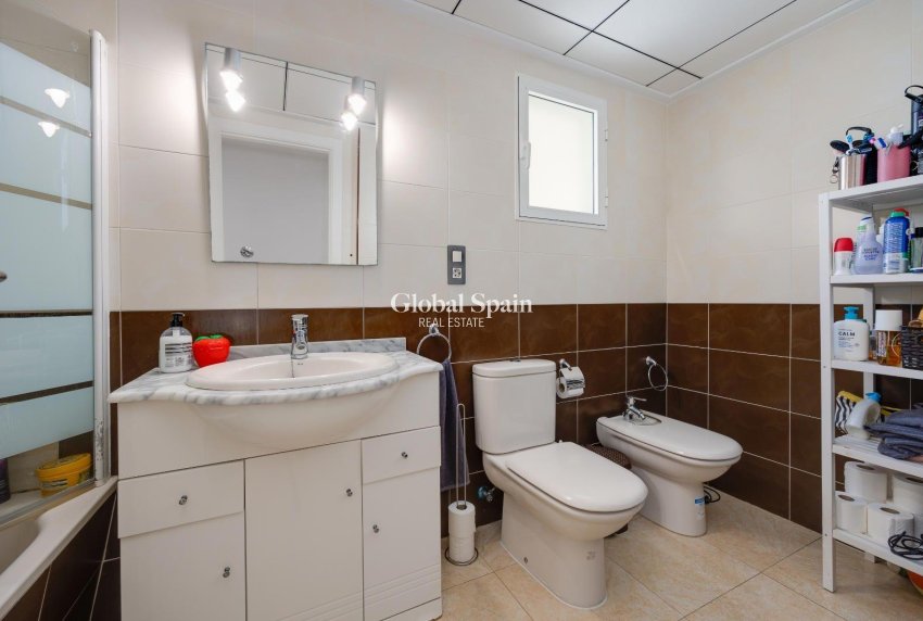 Wiederverkauf - WOHNUNG -
TORREVIEJA - Center