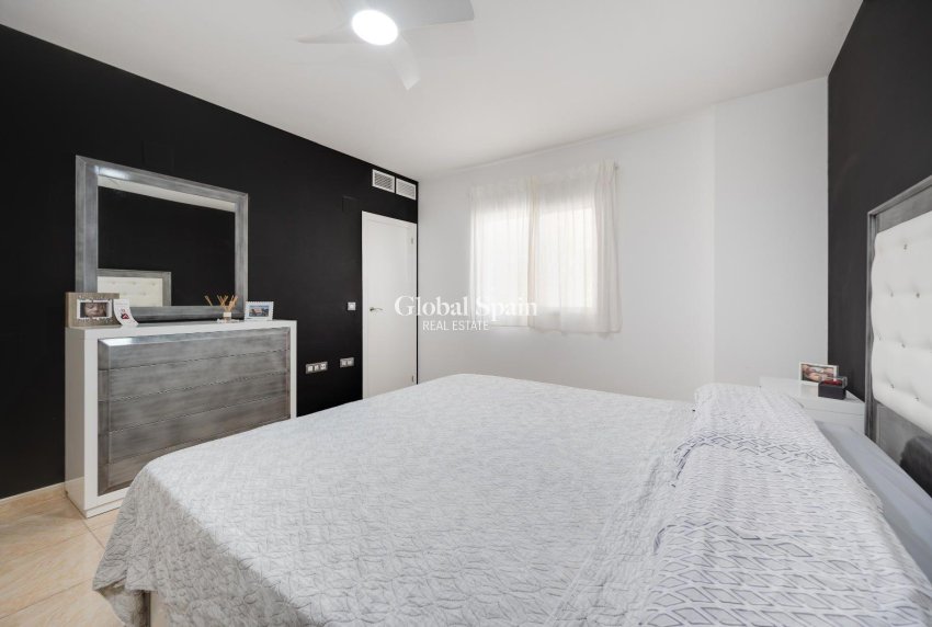 Wiederverkauf - WOHNUNG -
TORREVIEJA - Center
