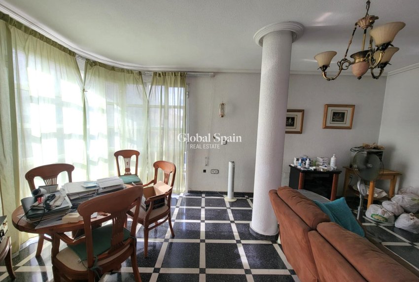 Wiederverkauf - WOHNUNG -
TORREVIEJA - Center