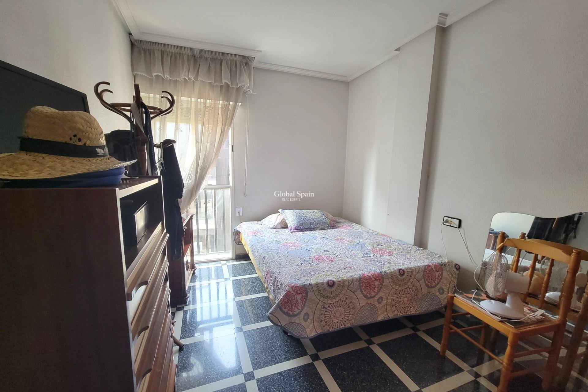 Wiederverkauf - WOHNUNG -
TORREVIEJA - Center