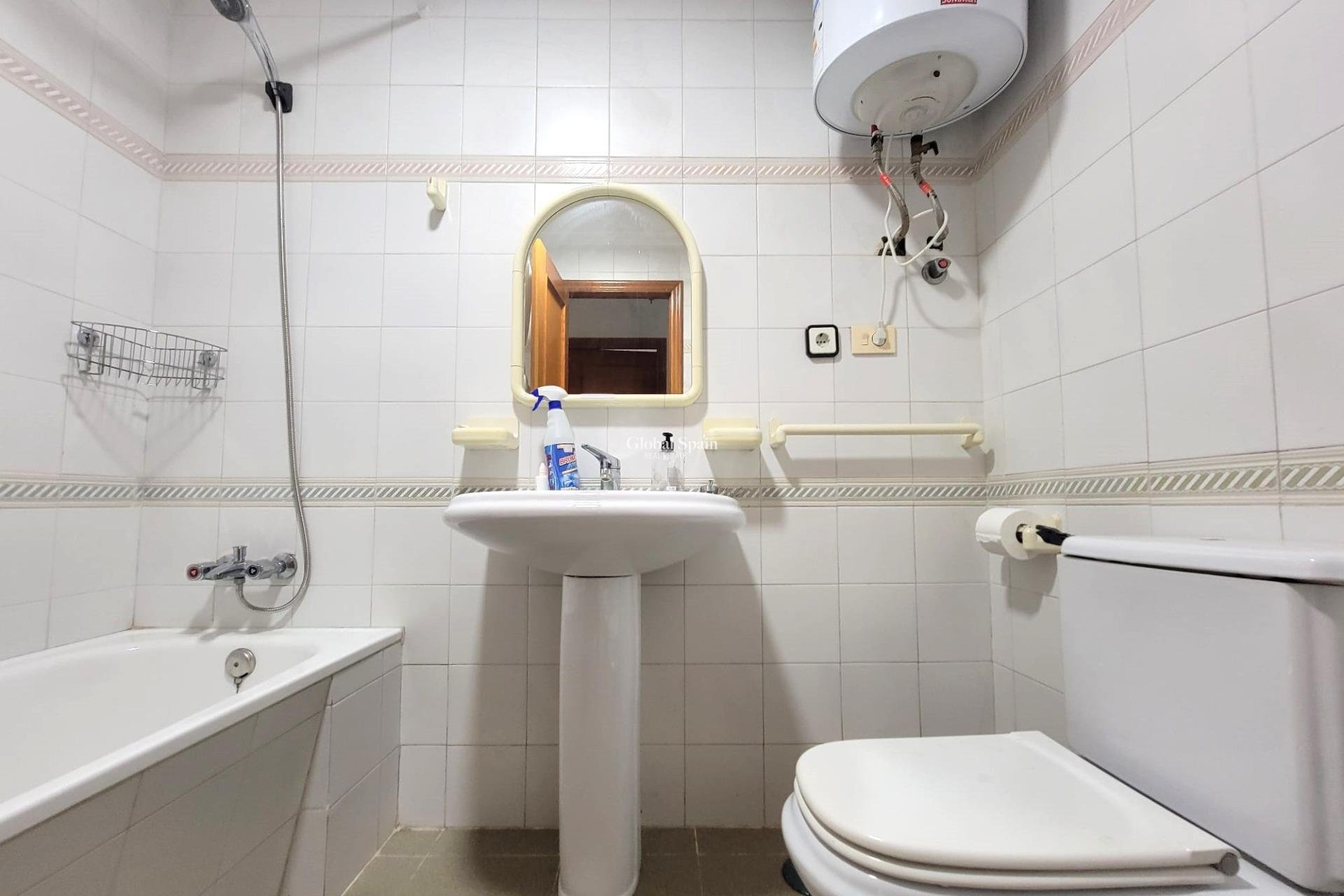Wiederverkauf - WOHNUNG -
TORREVIEJA - Center