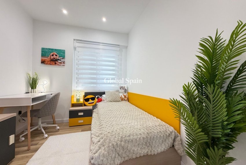 Wiederverkauf - WOHNUNG -
TORREVIEJA - Center