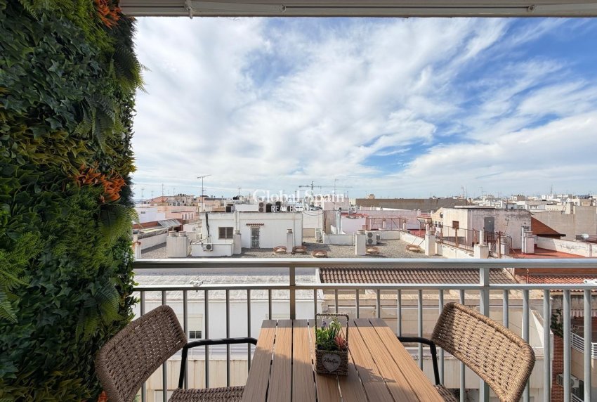 Wiederverkauf - WOHNUNG -
TORREVIEJA - Center