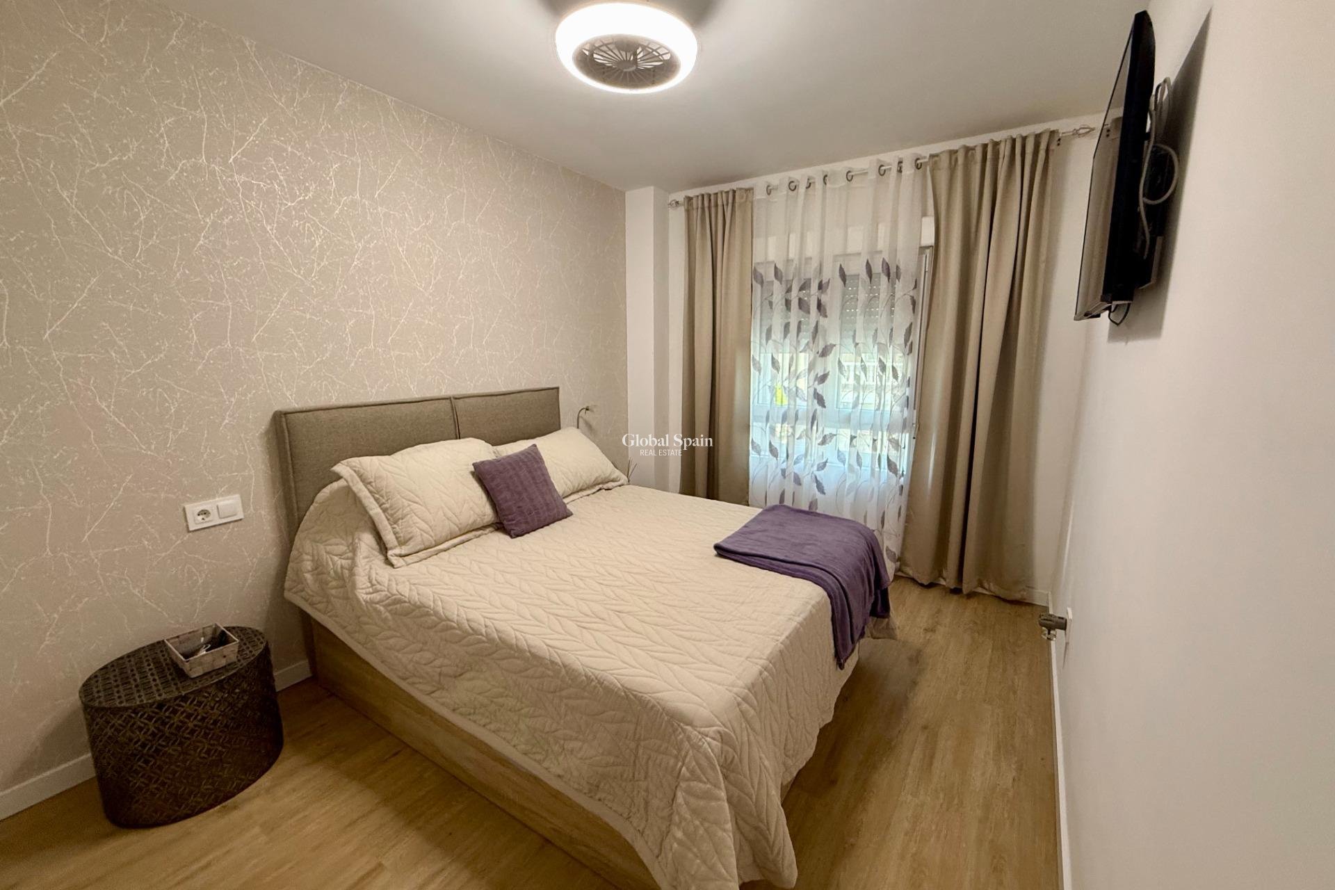 Wiederverkauf - WOHNUNG -
TORREVIEJA - Center