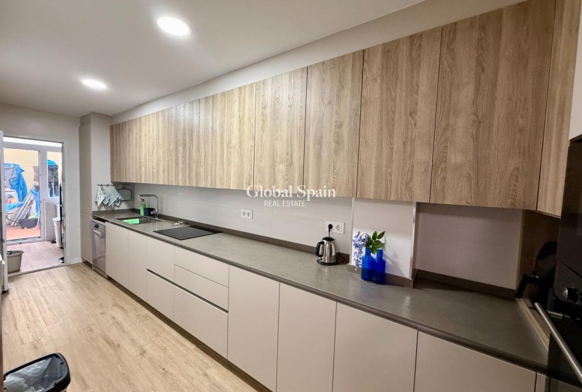 Wiederverkauf - WOHNUNG -
TORREVIEJA - Center