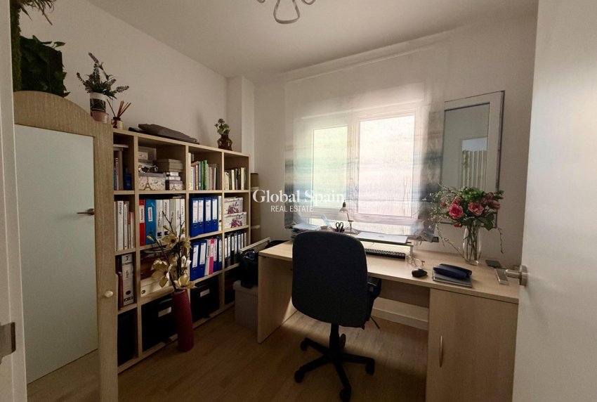 Wiederverkauf - WOHNUNG -
TORREVIEJA - Center